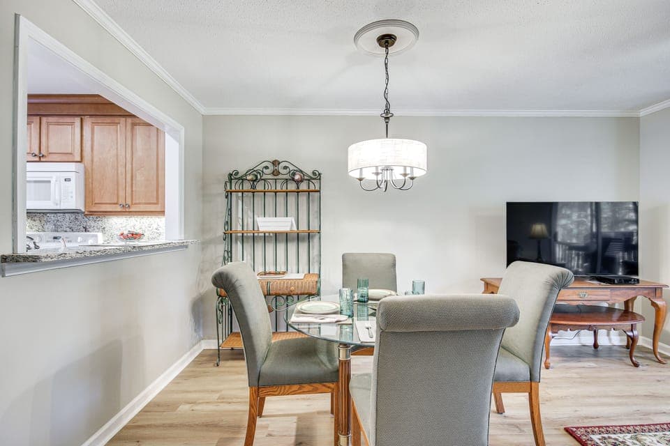 Dining Area | Dishware & Flatware