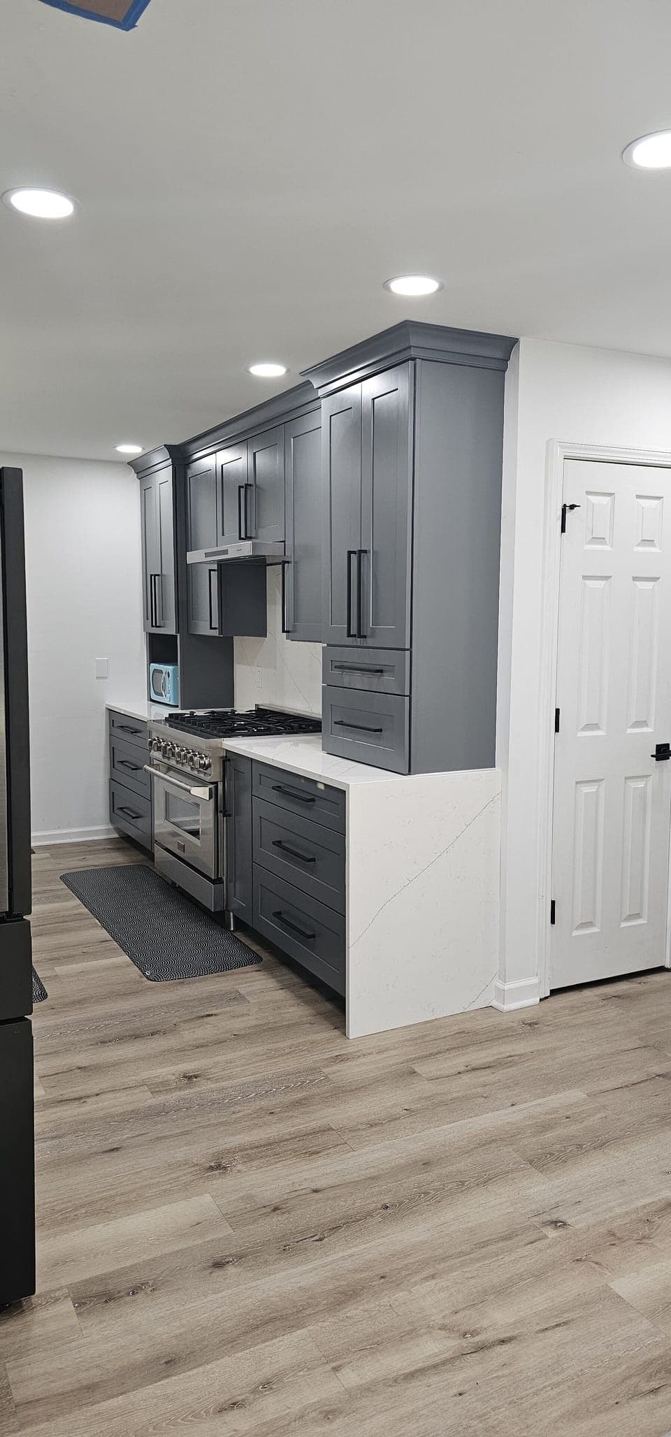 Kitchen with Range & Microwave
