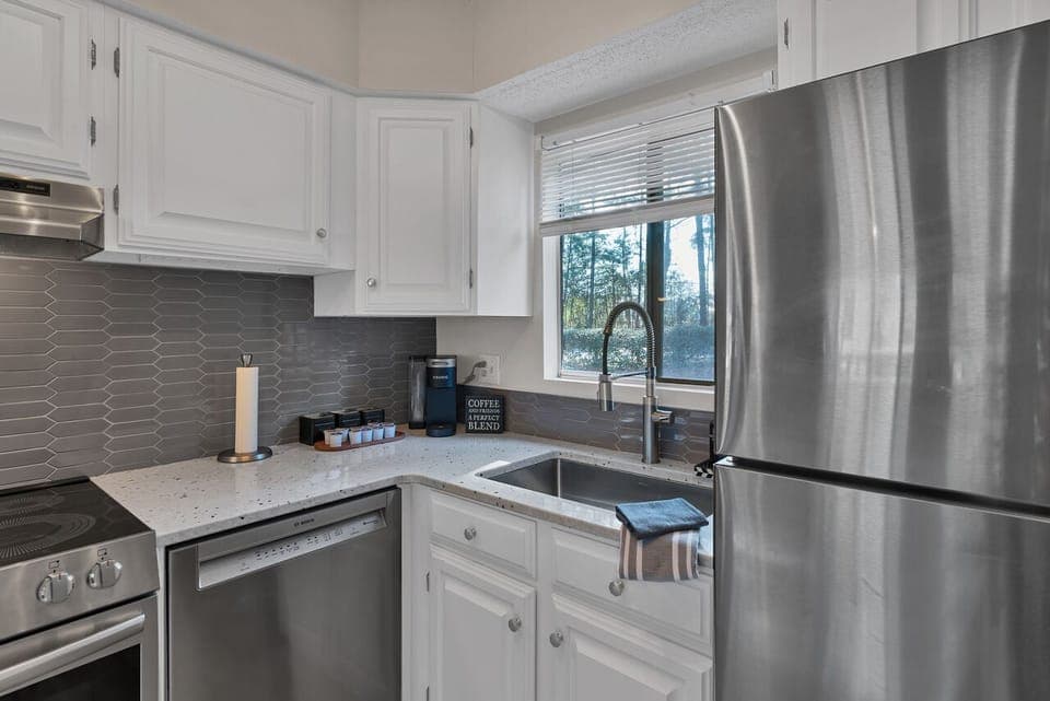 Gorgeous, newly renovated kitchen with high end appliances, purchased in 2024