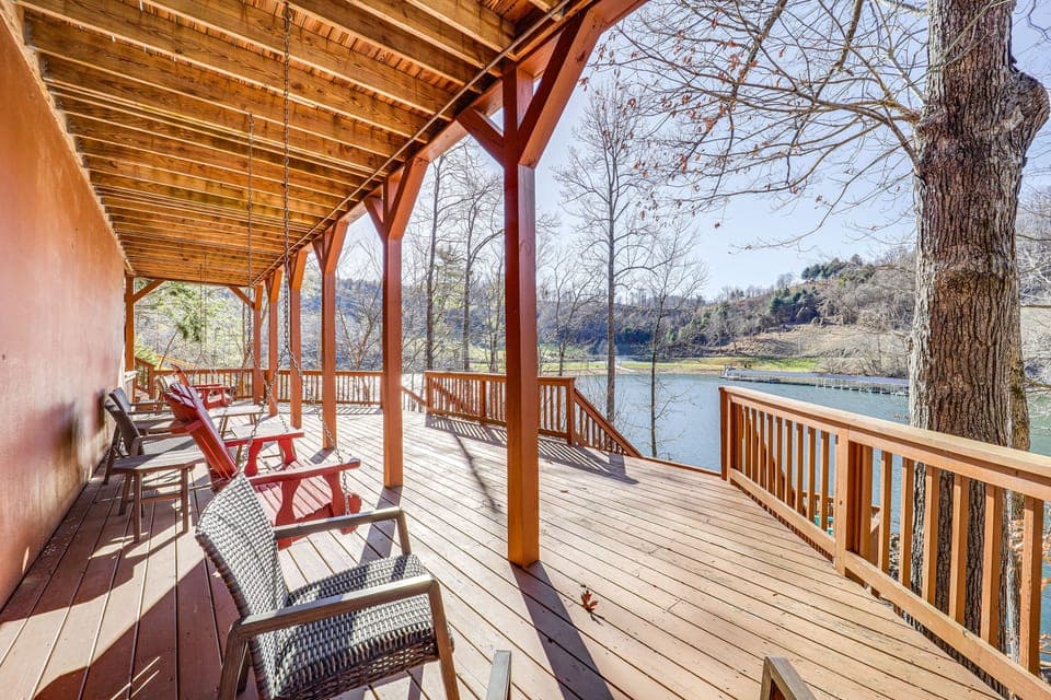 Deck | Lakefront | 4 Kayaks | 2 Paddleboards