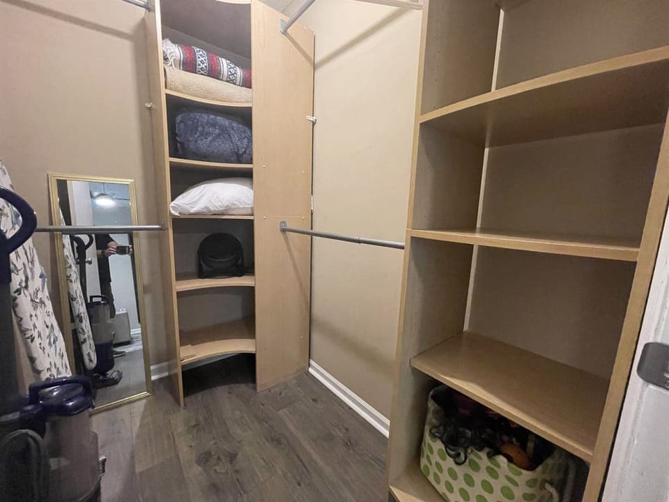 King Suite Large Walk in Closet