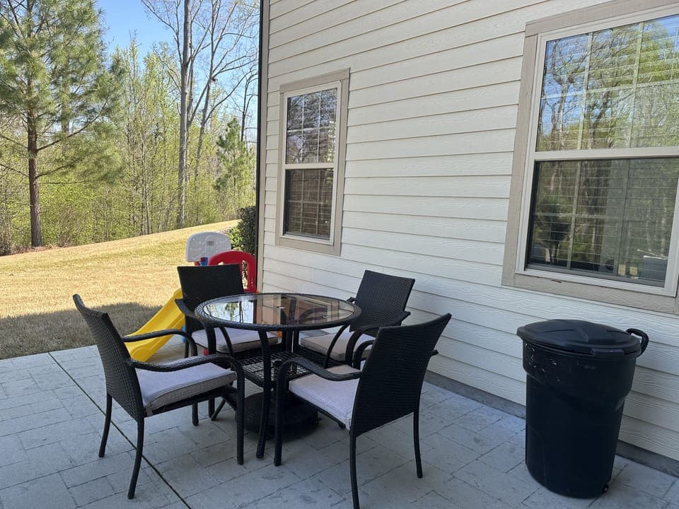 Outdoor dining