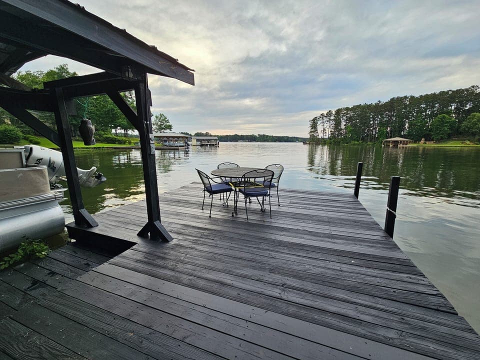Table seating 4 on the dock. A great place to enjoy lunch. 