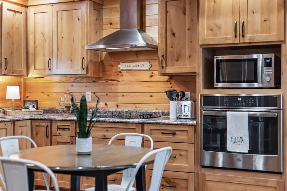 KITCHEN AREA