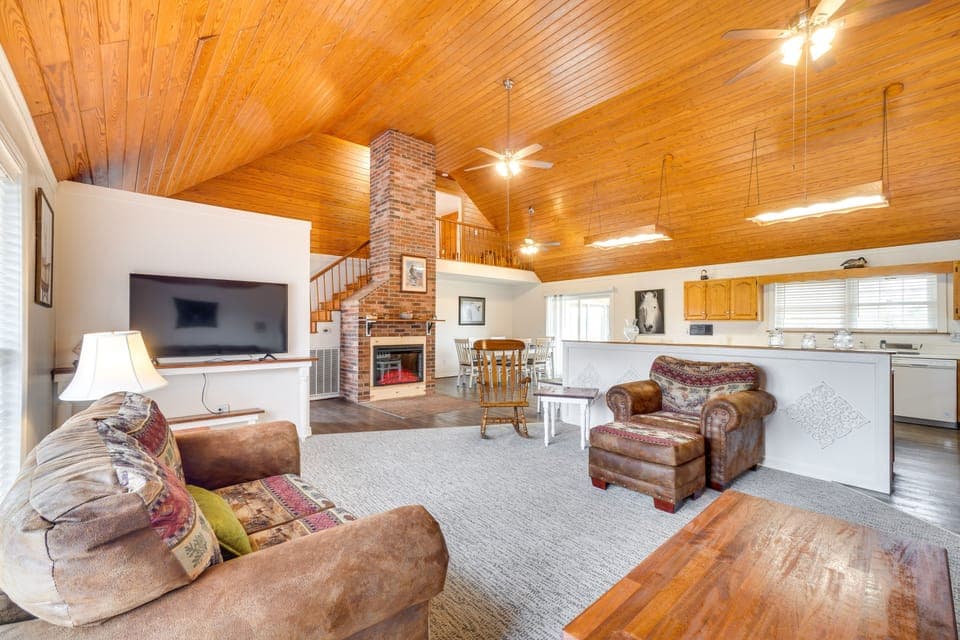 Dayton Vacation Rental | 4BR | 3BA | 3,500 Sq Ft | Step-Free Entry w/ Ramp