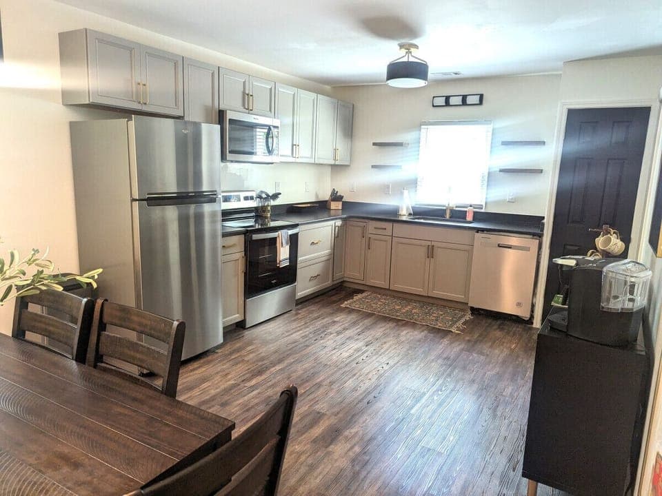 Kitchen/Dining Area