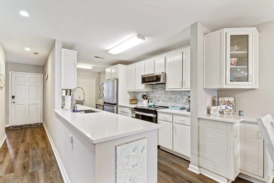 Updated Kitchen fully stocked!