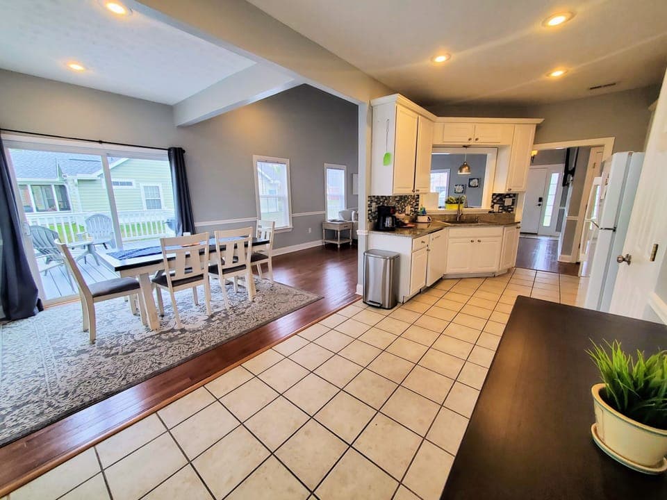 Kitchen and bar 