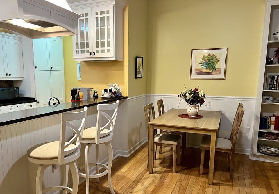 Breakfast nook and dining area. 