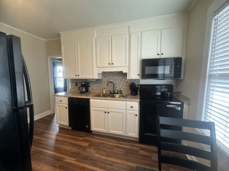 Fully stocked kitchen!