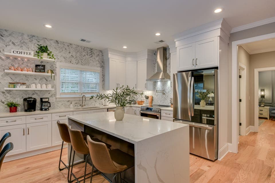 Fully Stocked Kitchen (2)
