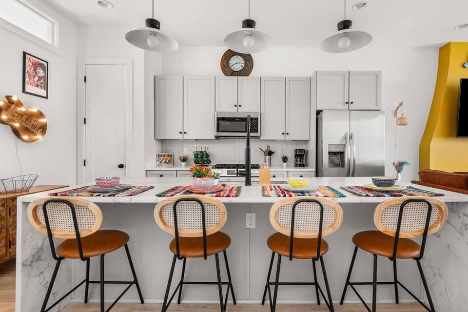 1414 - Bright Nashville Kitchen for Entertaining