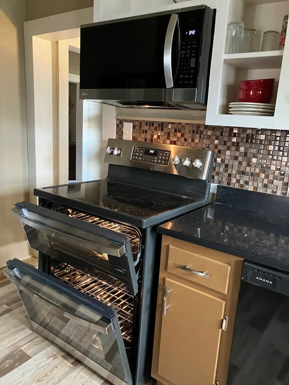 General electric stove with air fryer top / oven bottom