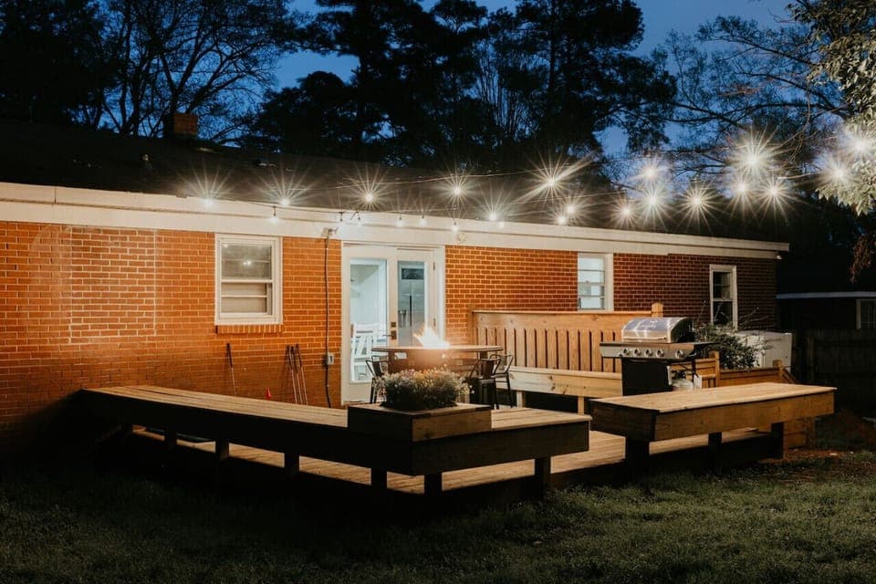 Backyard Bliss: Step onto Our Deck, Where Relaxation and Gatherings Flourish Under Open Skies! 🌳🌞