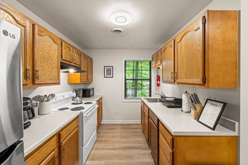 Full kitchen