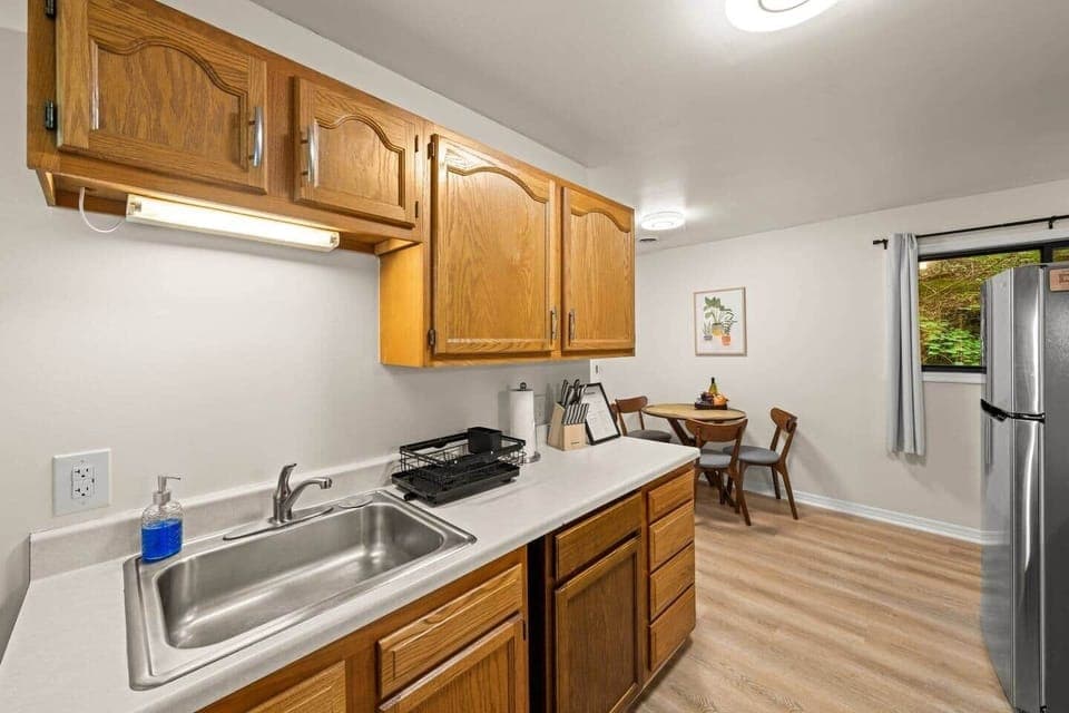 Full kitchen