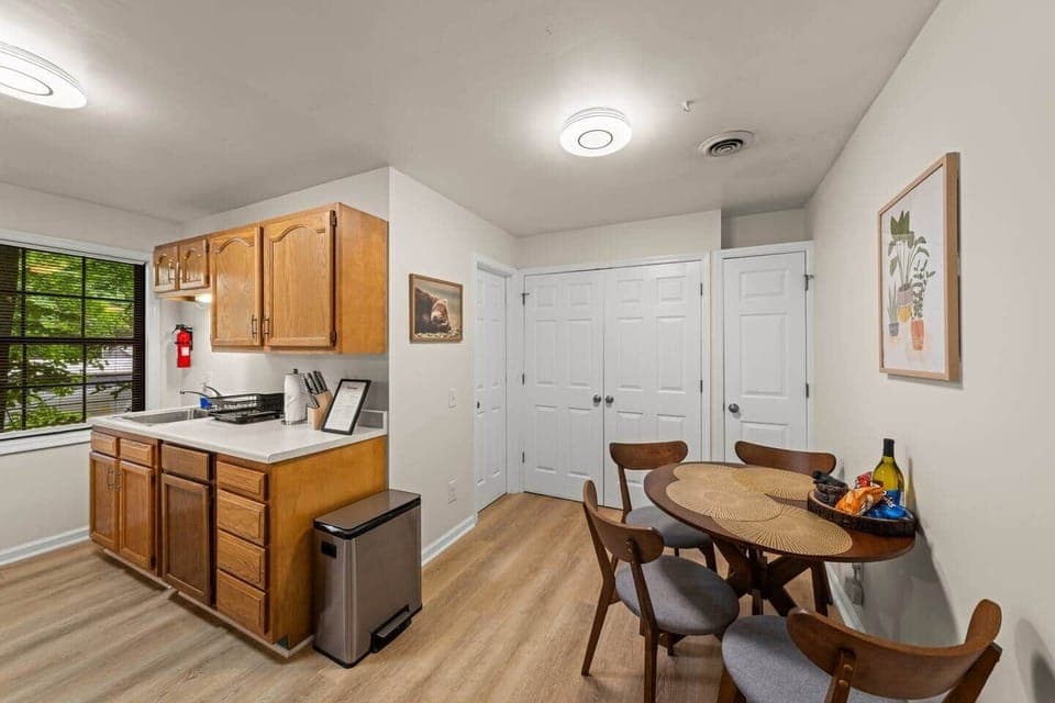 Full kitchen