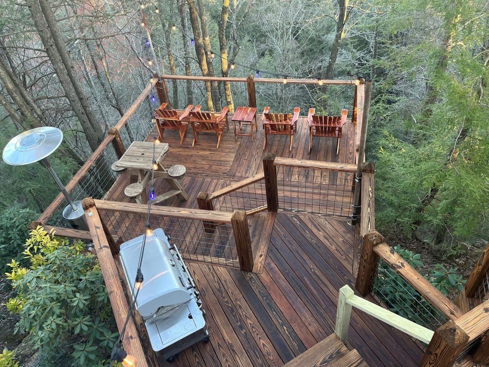 The biggest triple decker deck built literally on a CLIFF.  AWESOME views!