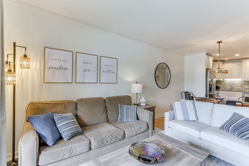 Living Room | Full Sleeper Sofa | Smart TV | Free WiFi | Board Games