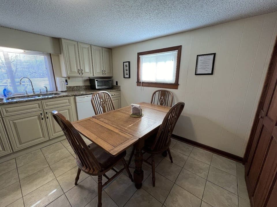 Pappaw's Pad 1 Table extended