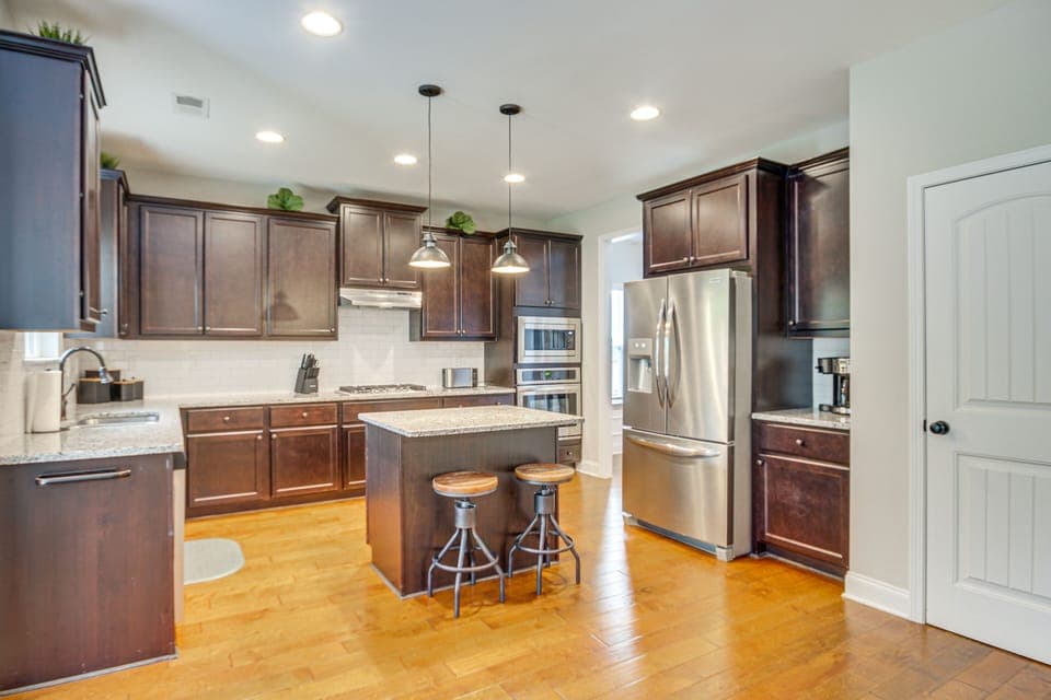 Kitchen | 1st Floor | Drip/Single-Serve Coffee Maker | Toaster | Dishwasher