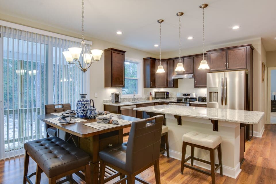 Kitchen & Dining Area | Dishwasher | Keurig Coffee Maker | 1st Floor