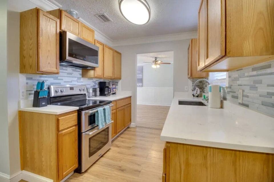 Fully equipped kitchen.