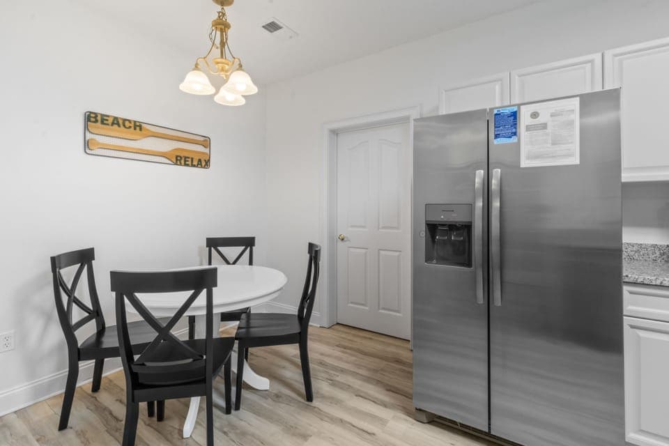 Kitchen Sitting Area