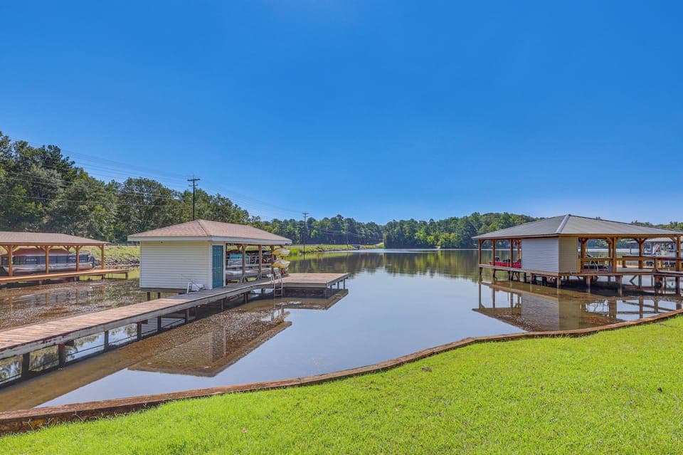 Private Boat Dock | Kayaks Provided