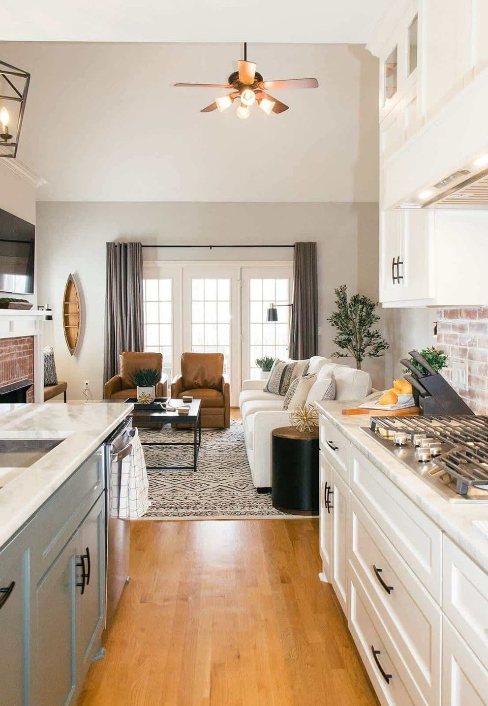 Roomy kitchen with full appliances and cooking essentials.