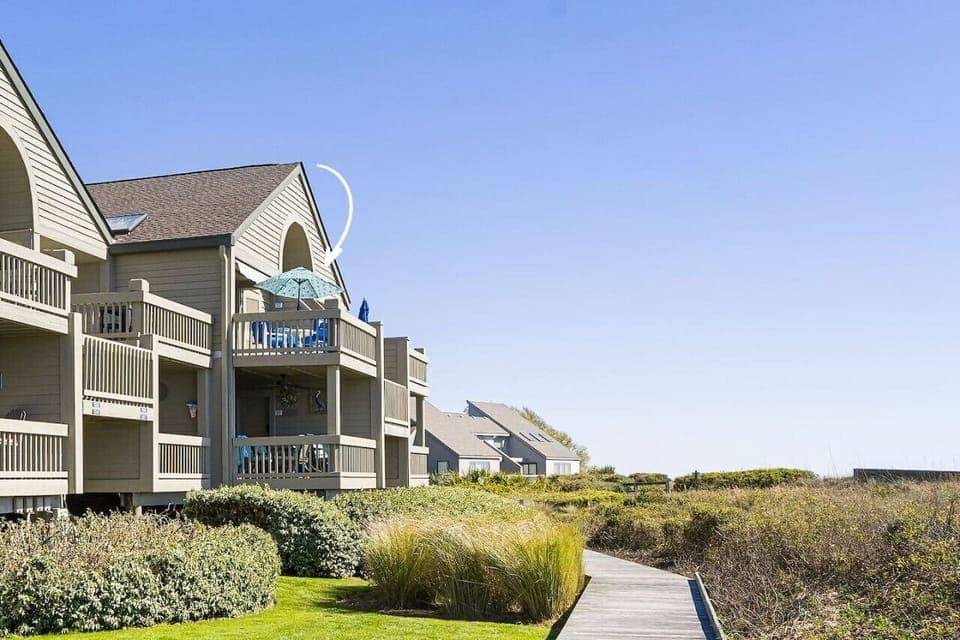 Building 2, top floor beachfront