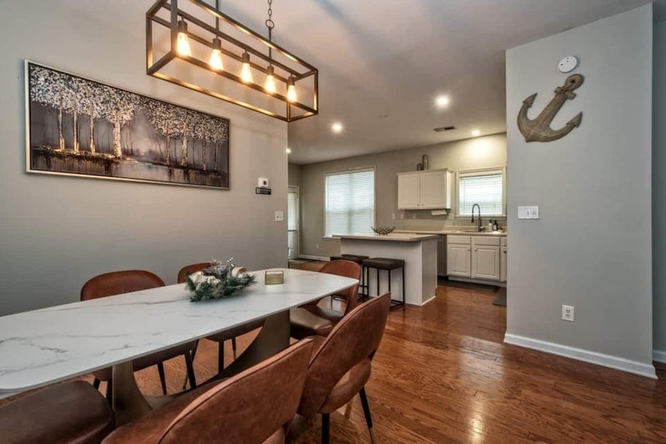 Dining room over see the kitchen 
