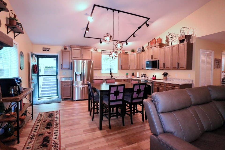 Entry/Kitchen
