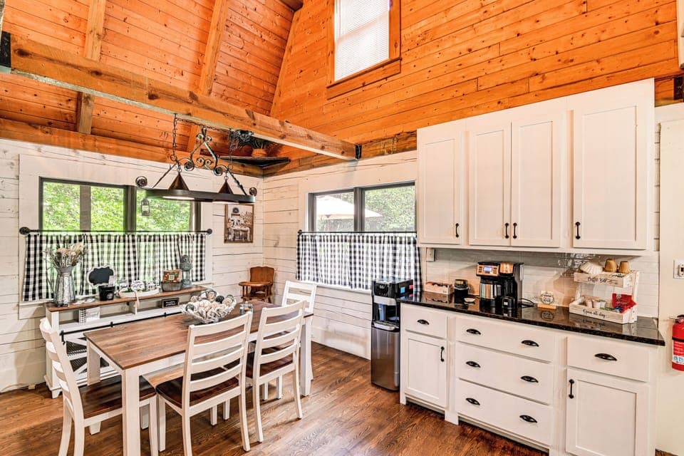 Dining Area | Dishware/Flatware Provided | Main Level