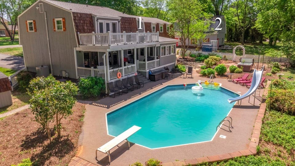 2 VRBO's next to each other. 1- sleeps 20 & 2 sleeps 10. Property All Private!