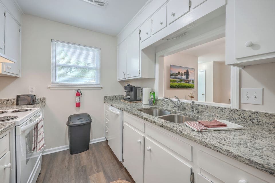 Full Kitchen with all the essentials for meal prep
