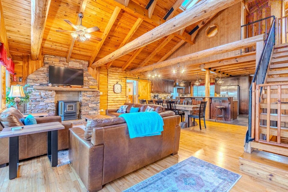 Welcome in to Rhinostar Lakeside Retreat!