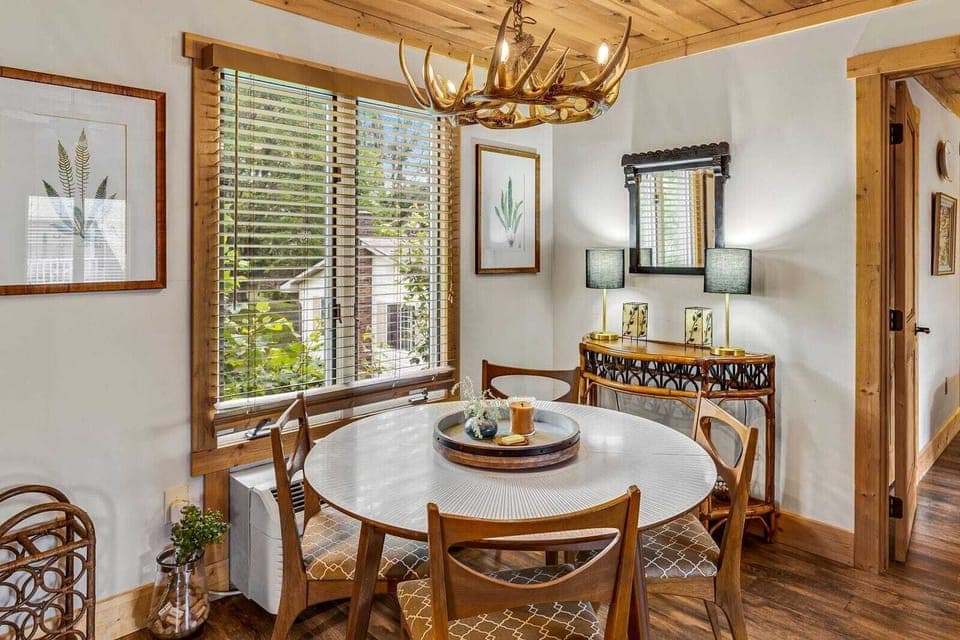 Dining Area with Seating for Four
