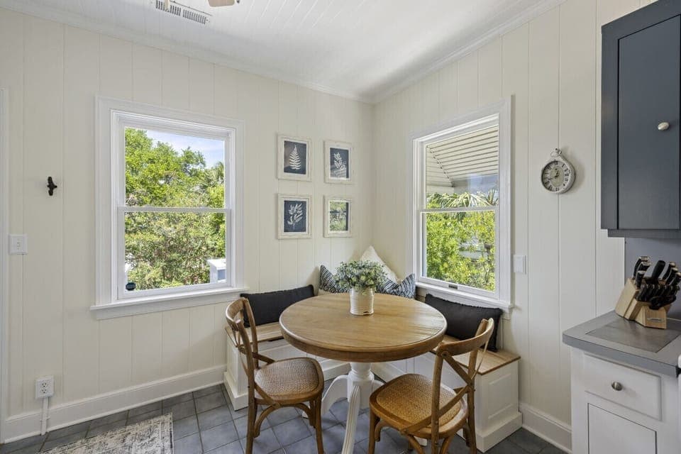 breakfast nook, 306 Charleston Blvd, Isle of Palms, SC | IOP Escapes