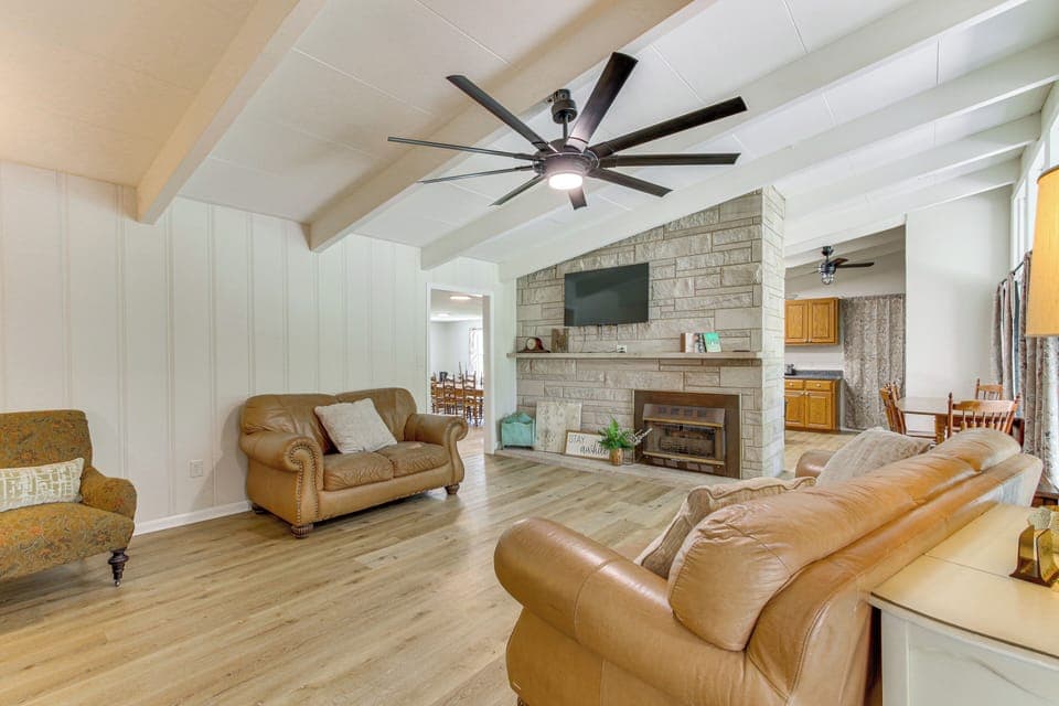 Florence Vacation Rental | 3BR | 3BA | 2,325 Sq Ft | 2 Steps to Enter