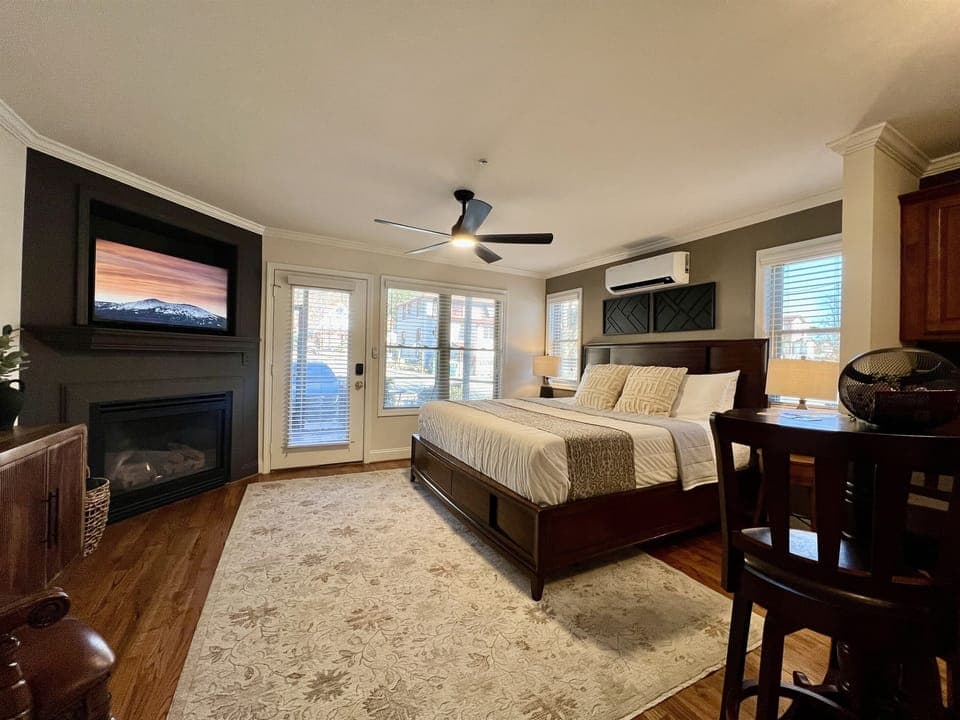 King Bed Studio with Fireplace, Large Screen TV, and Private Screened in Porch