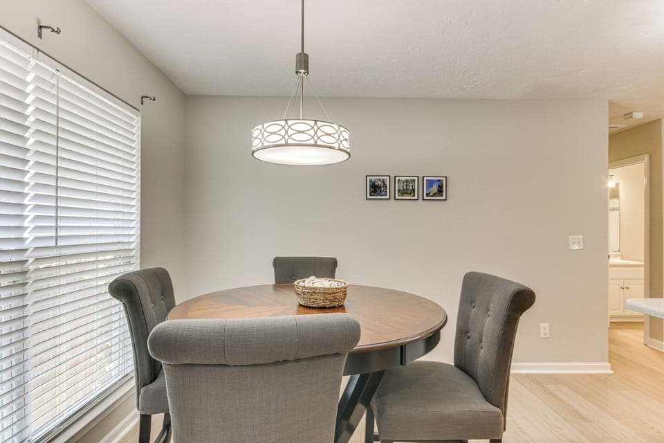 Dining Table | Dishware/Flatware