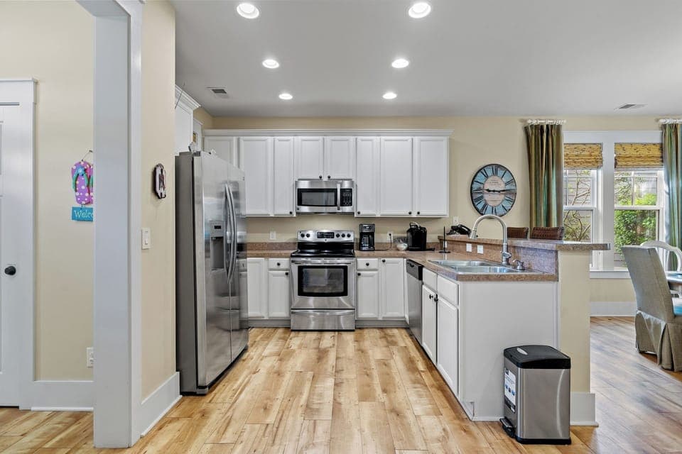 All modern appliances to make meal preparation a breeze.