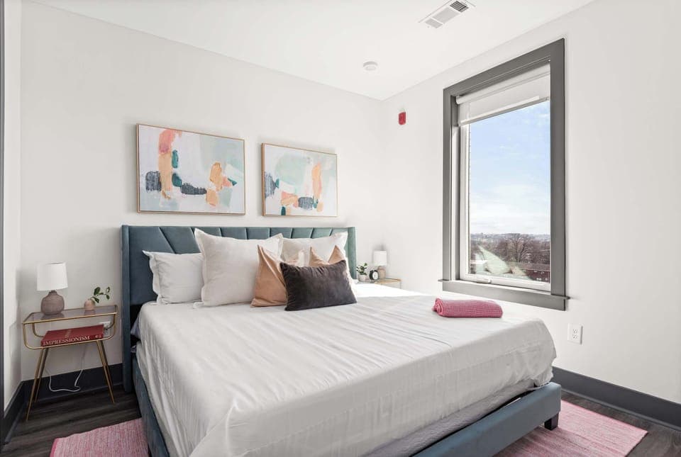 Stylish and Serene Bedroom for Ultimate Comfort