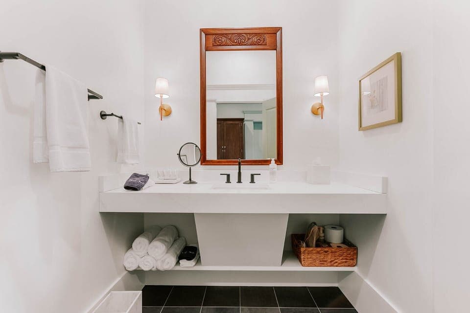 Bathroom in the Atlas guest room in The Athenian
