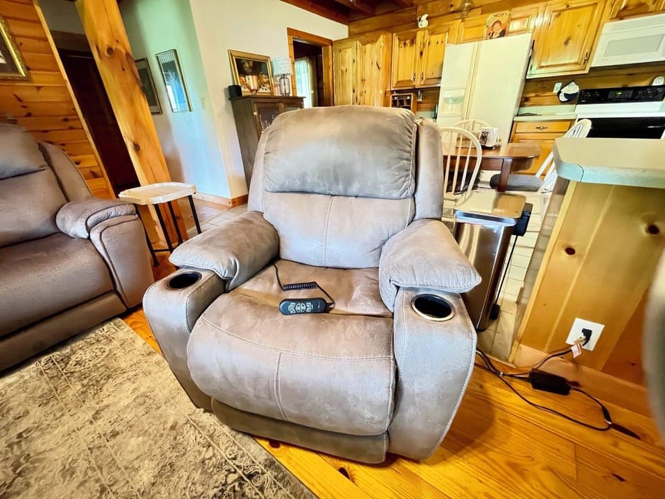Willow Creek Cabin Living Room Remote Controlled Recliner