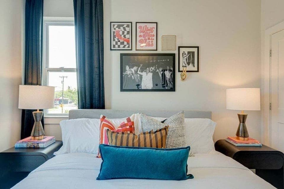 5623 - 4th bedroom with King bed, designer furnishings, closet, and en-suite bathroom.