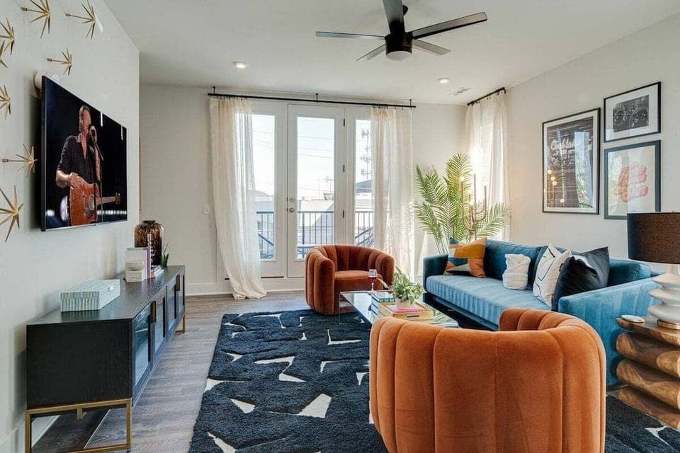 5623 - Bright and open living space draped in designer furnishings. Complete with sofa, smart TV, and 2nd floor balcony.