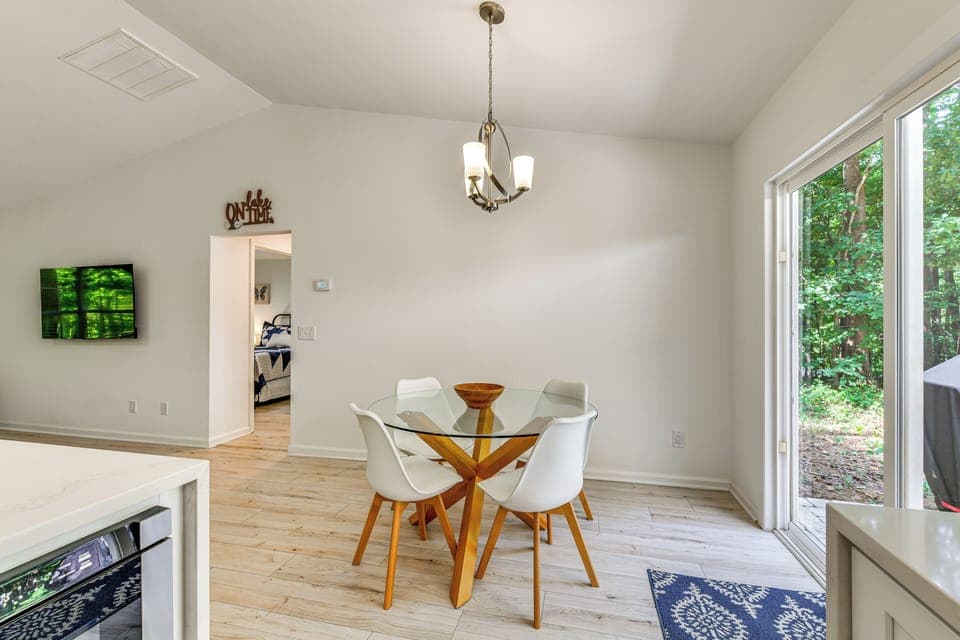 Dining Area | Dishware/Flatware
