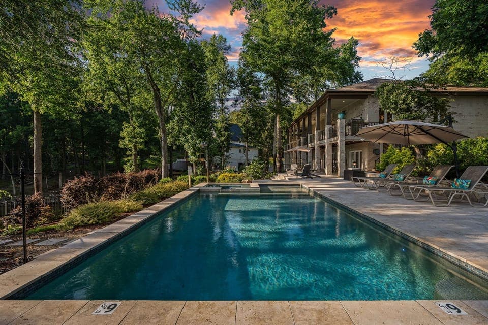 Welcome to Lake Effect- great house with pool, sleeping 16!